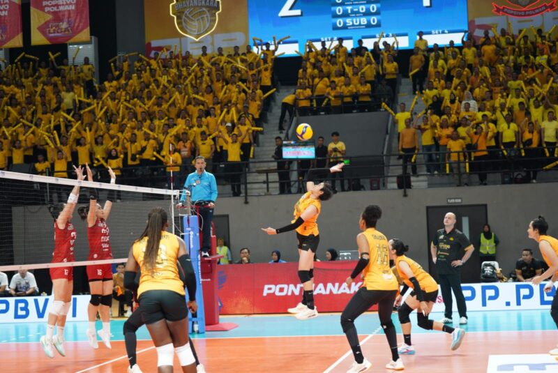 Para atlet tengah berlaga pada Proliga 2026 di GOR Terpadu Ayani