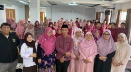 panitia dan peserta berfoto bersama usai mengikuti kegiatan Ai Ready Asean