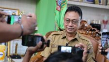 Wali Kota Pontianak Edi Rusdi Kamtono saat diwawancarai media.