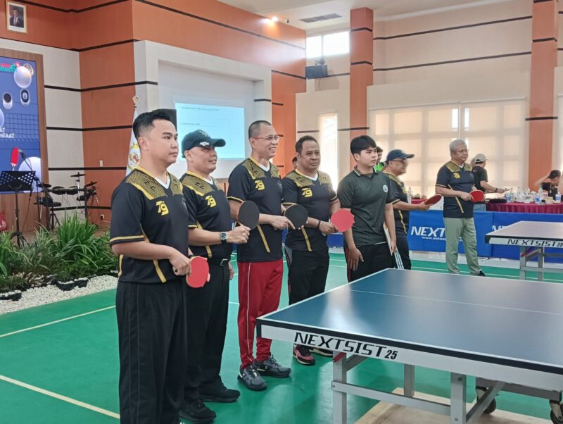 tim tenis meja untan dipimpin Rektor Untan dalam rangka memeriahkan HUT BPK RI ke-79 Tahun