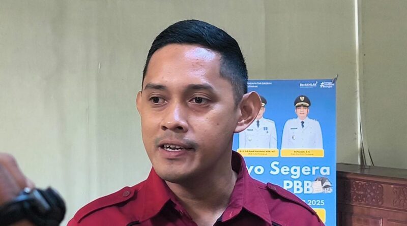 Tenaga Ahli FEB Untan saat memberikan keterangan pers usai pertemuan dengan walikota pontianak