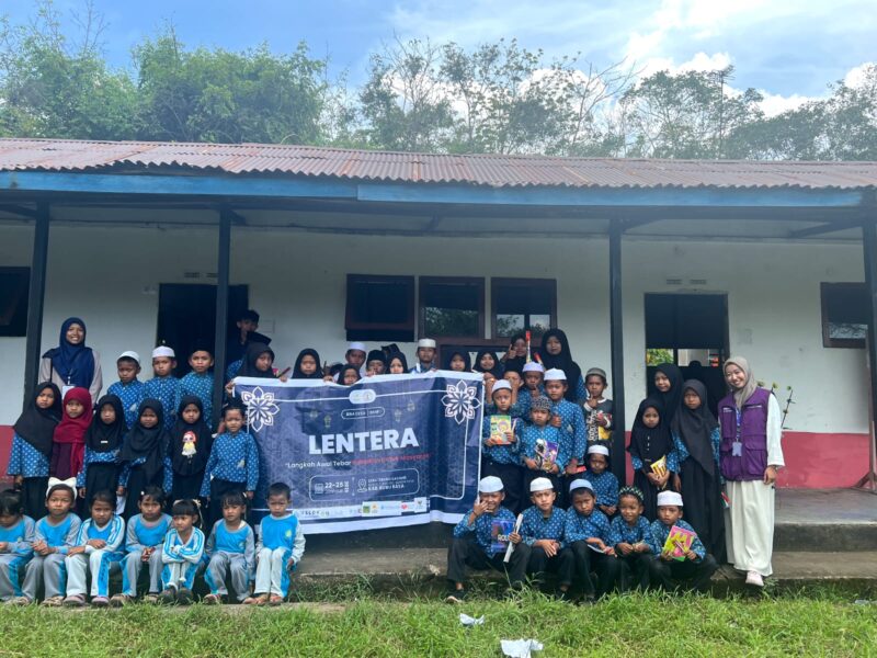foto bersama kegiatan bkmi untan di kabupaten kuburaya