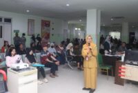 dr Nihayatus Solikhah saat menyampaikan sosialisasi bahaya asap kebakaran lahan bagi kesehatan.