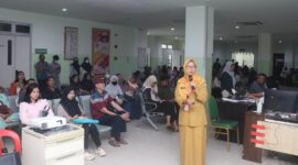 dr Nihayatus Solikhah saat menyampaikan sosialisasi bahaya asap kebakaran lahan bagi kesehatan.