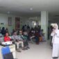dr Gita Risti Novianti saat memberikan penyuluhan kepada pengunjung RSUD SSMA terkait bahaya virus Nipah