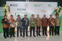 foto bersama rektor untan dan pt. pegadaian dalam louncing The Gade Creative Lounge di gedung upa perpustakaan untan