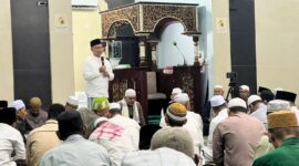 Wali Kota Pontianak Edi Rusdi Kamtono menyampaikan tausiyah singkat dalam rangkaian Safari Ramadan.