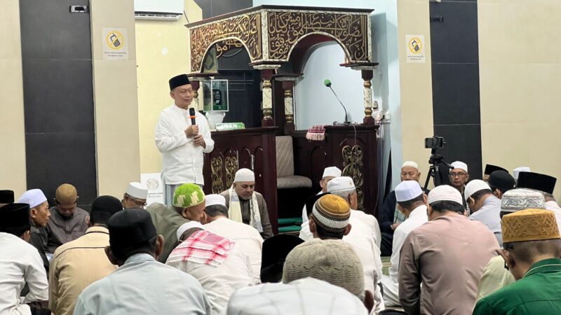 Wali Kota Pontianak Edi Rusdi Kamtono menyampaikan tausiyah singkat dalam rangkaian Safari Ramadan.