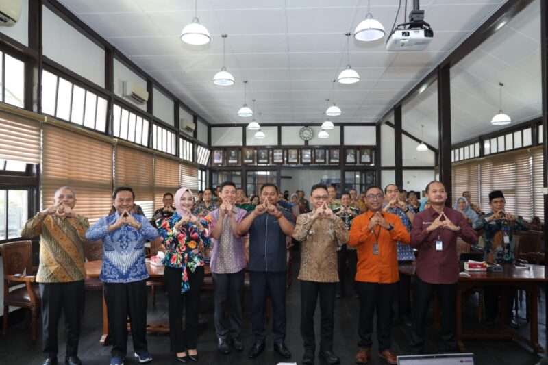 Wali Kota Pontianak Edi Rusdi Kamtono membuka FGD Asumsi dan Kerangka Ekonomi Makro Kota Pontianak.