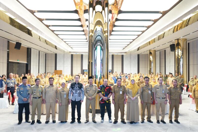 Sekda Kota Pontianak Amirullah saat membuka Sosialisasi dan Evaluasi Pengisian Data Dukung LPPD Tahun 2026