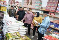Satgas Pangan melakukan monitoring ke sejumlah distributor dan pasar tradisional