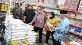 Satgas Pangan melakukan monitoring ke sejumlah distributor dan pasar tradisional