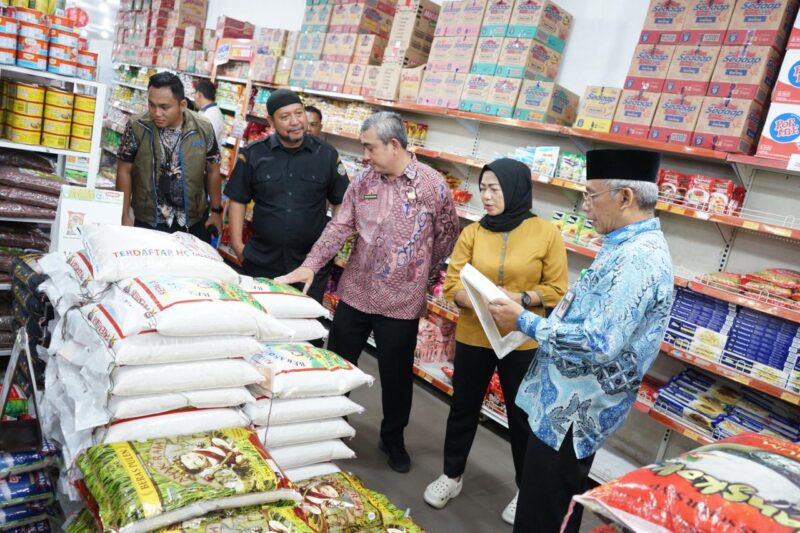 Satgas Pangan melakukan monitoring ke sejumlah distributor dan pasar tradisional