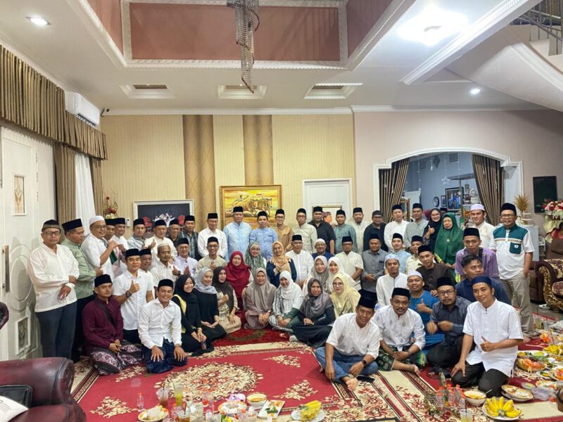 Momentum bulan suci Ramadan 1447 Hijriah dimanfaatkan oleh Majelis Wilayah Korps Alumni Himpunan Mahasiswa Islam Kalimantan Barat (MW KAHMI Kalbar) bersama Majelis Daerah Korps Alumni Himpunan Mahasiswa Islam Kubu Raya (MD KAHMI Kubu Raya) untuk mempererat silaturahmi melalui kegiatan buka puasa bersama yang digelar di kediaman Wakil Bupati Kubu Raya