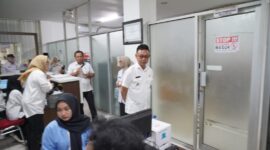 Wali Kota Pontianak Edi Rusdi Kamtono memimpin tim sidak kehadiran ASN usai libur lebaran