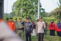 Wali Kota Pontianak Edi Rusdi Kamtono memberikan arahan pada apel kesiapsiagaan penanganan karhutla di Posko Jalan Sepakat 2 Kecamatan Pontianak Tenggara