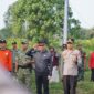 Wali Kota Pontianak Edi Rusdi Kamtono memberikan arahan pada apel kesiapsiagaan penanganan karhutla di Posko Jalan Sepakat 2 Kecamatan Pontianak Tenggara