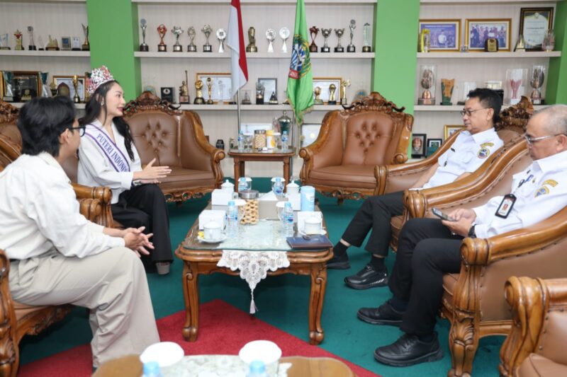 Anggelia Meryciana mewakili Kalbar pada ajang pemilihan Putri Indonesia 2026 saat beraudiensi dengan Wali Kota Pontianak Edi Rusdi Kamtono