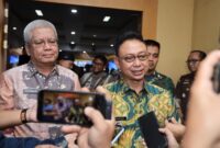Wali Kota Pontianak Edi Rusdi Kamtono bersama Sekretaris Daerah Provinsi Kalbar Harisson saat diwawancarai.