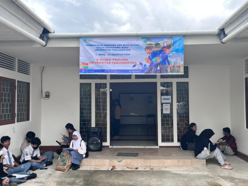 Suasana pemeriksaan tes narkoba bagi mahasiswa baru untan