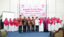 Wakil Wali Kota Pontianak Bahasan berfoto bersama pengurus Yayasan Rumah Bunda Mulia Wilayah Kalbar.