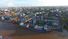 suasana lengang dermaga di pelabuhan dwikora