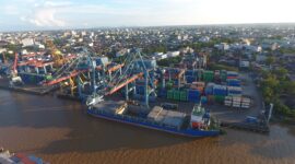 suasana lengang dermaga di pelabuhan dwikora