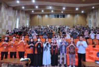 sesi foto bersama seluruh peserta dan narasumber 