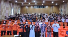 sesi foto bersama seluruh peserta dan narasumber 