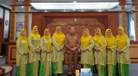 foto bersama pengurus DPP MPM bersama dengan Gubernur Kalbar