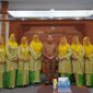 foto bersama pengurus DPP MPM bersama dengan Gubernur Kalbar