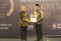 Wakil Wali Kota Pontianak Bahasan menerima piagam penghargaan dari Setara Institute sebagai Kota Terbaik pada Zona Konsolidasi Indeks Kota Toleran 2025