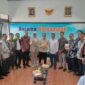 foto bersama Mendikti Saintek bersama dengan rektor dan wakil rektor untan