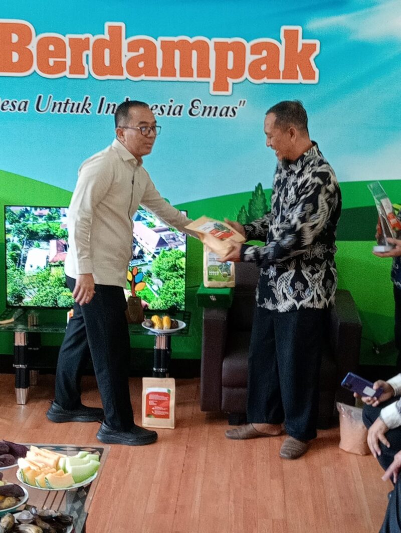 Menteri menyempatkan diri berdialog langsung dengan para inovator Untan