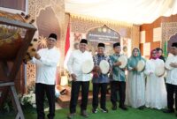 Sekretaris Daerah Kota Pontianak Amirullah menabuh beduk menandai dibukanya MTQ ke-34 Tingkat Kecamatan Pontianak Barat