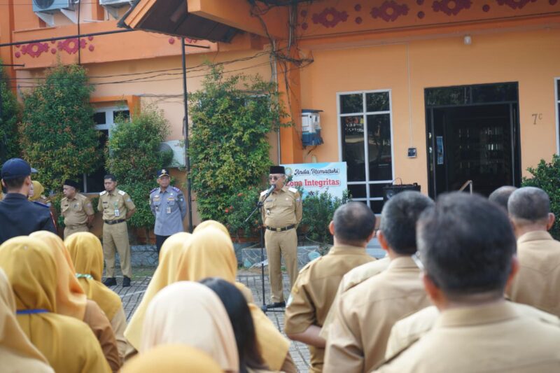 Sekretaris Daerah Kota Pontianak Amirullah menyampaikan arahan kepada ASN di lingkungan Kantor Terpadu Jalan Alianyang