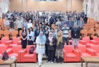 Foto bersama seluruh peserta dan panitia kegiatan 