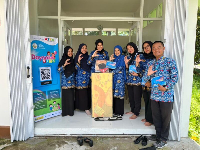 Foto bersama kolaborasi Daycare KITA Untan bersama dengan BKKBN