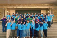 Foto bersama ketua dan panitia kegiatan 