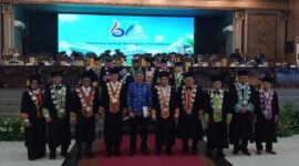 Foto bersama Rektor Untan usai diesnatalis Untan ke - 67 tahun