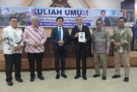 Rektor Untan bersama jajaran Wakil Rektor berfoto bersama Menteri Yusril Ihza Mahendra