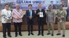 Rektor Untan bersama jajaran Wakil Rektor berfoto bersama Menteri Yusril Ihza Mahendra