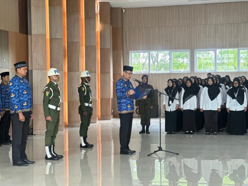 rektor untan memimpin secara langsung apel peringatan hari pendidikan nasional