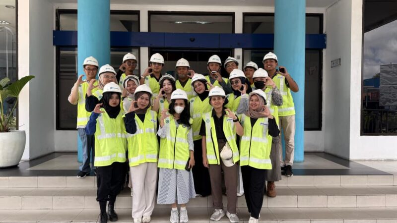 foto bersama seluruh peserta kegiatan