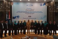 foto bersama anggota APIMSA Kalbar bersama plt kadis koperasi usaha kecil menengah prov kalbar