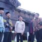 Wali Kota Pontianak Edi Rusdi Kamtono berbincang dengan rombongan dari Sarawak.