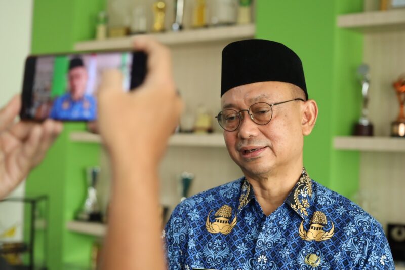 Wali Kota Pontianak Edi Rusdi Kamtono mengimbau pengibaran bendera setengah tiang pada peringatan Hari Berkabung Daerah 28 Juni mendatang