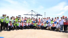 foto bersama gubernur kalbar, bupati mempawah dan seluruh jajaran pt.pelindo regional 2 pontianak bersama mitra