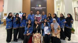 foto bersama personil Perpustakaan Kota Pontianak