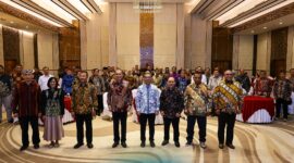 foto bersama pengurus FRI periode 2025–2026 bersama mendiktisaintek